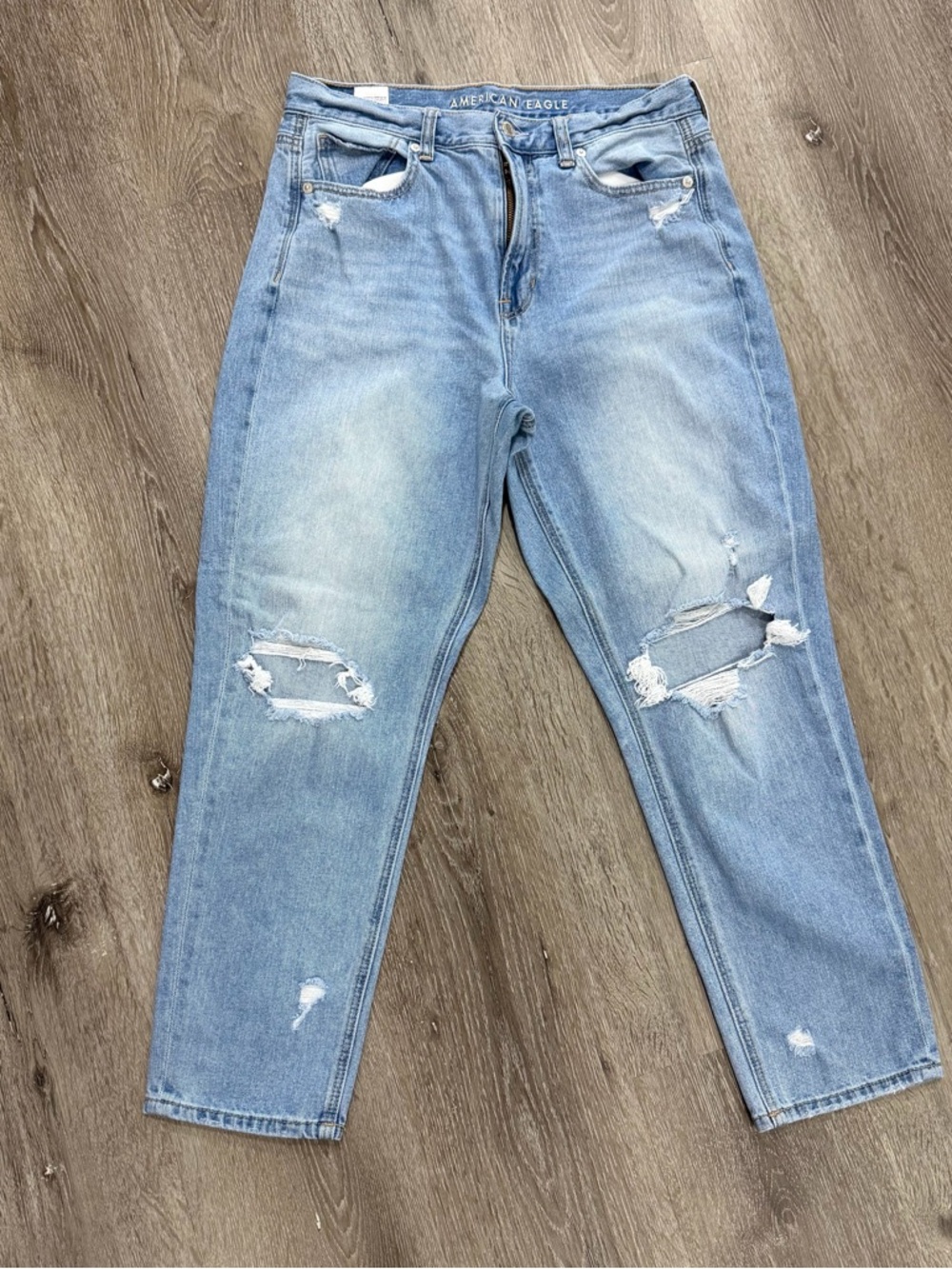 AE mom jean size 8 short